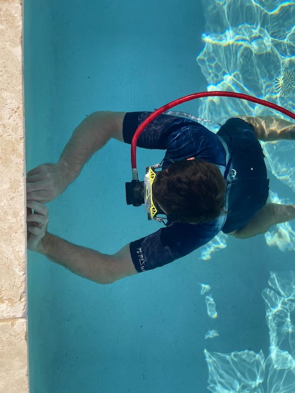 Analyse du revêtement de la piscine dans le cadre d'une recherche de fuite